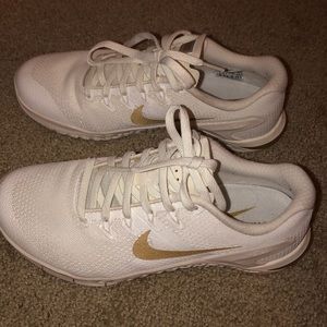 White Nike metcon 4 size 7.5